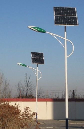 在太陽能路燈上選擇太陽能板時，需要考慮哪些因素？